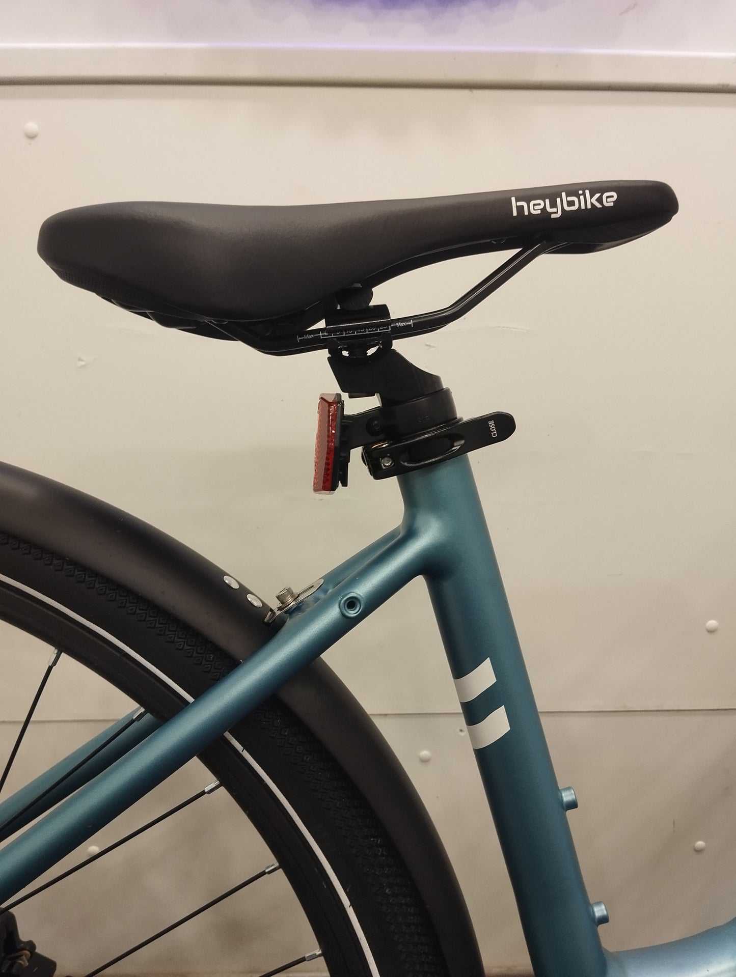 Ressort à suspension pour tube de selle