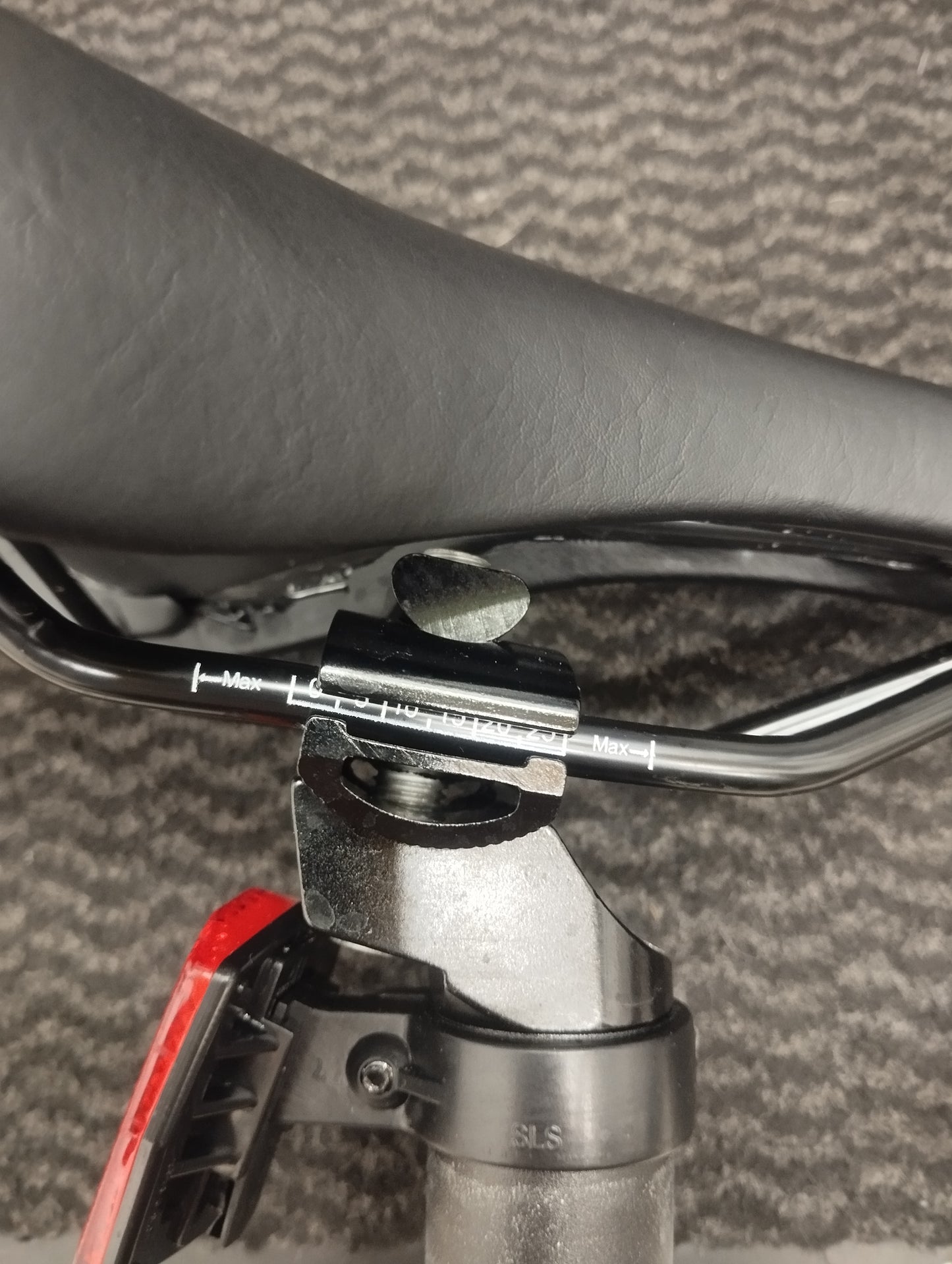 Ressort à suspension pour tube de selle
