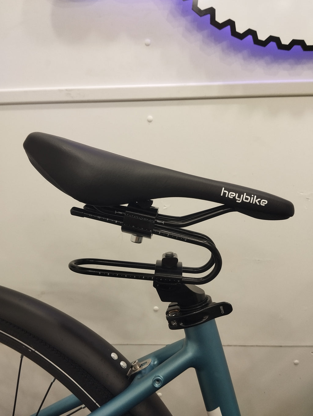 Ressort à suspension pour tube de selle